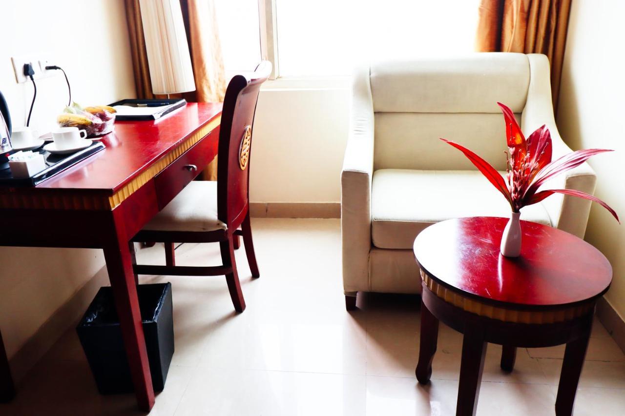 Crestmont Ashapurna Jaipur, Banipark Hotel Екстериор снимка