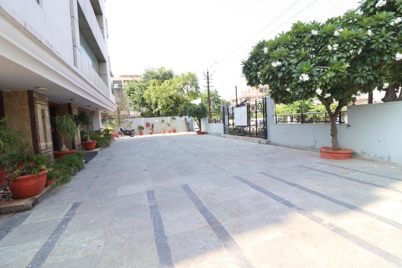 Crestmont Ashapurna Jaipur, Banipark Hotel Екстериор снимка