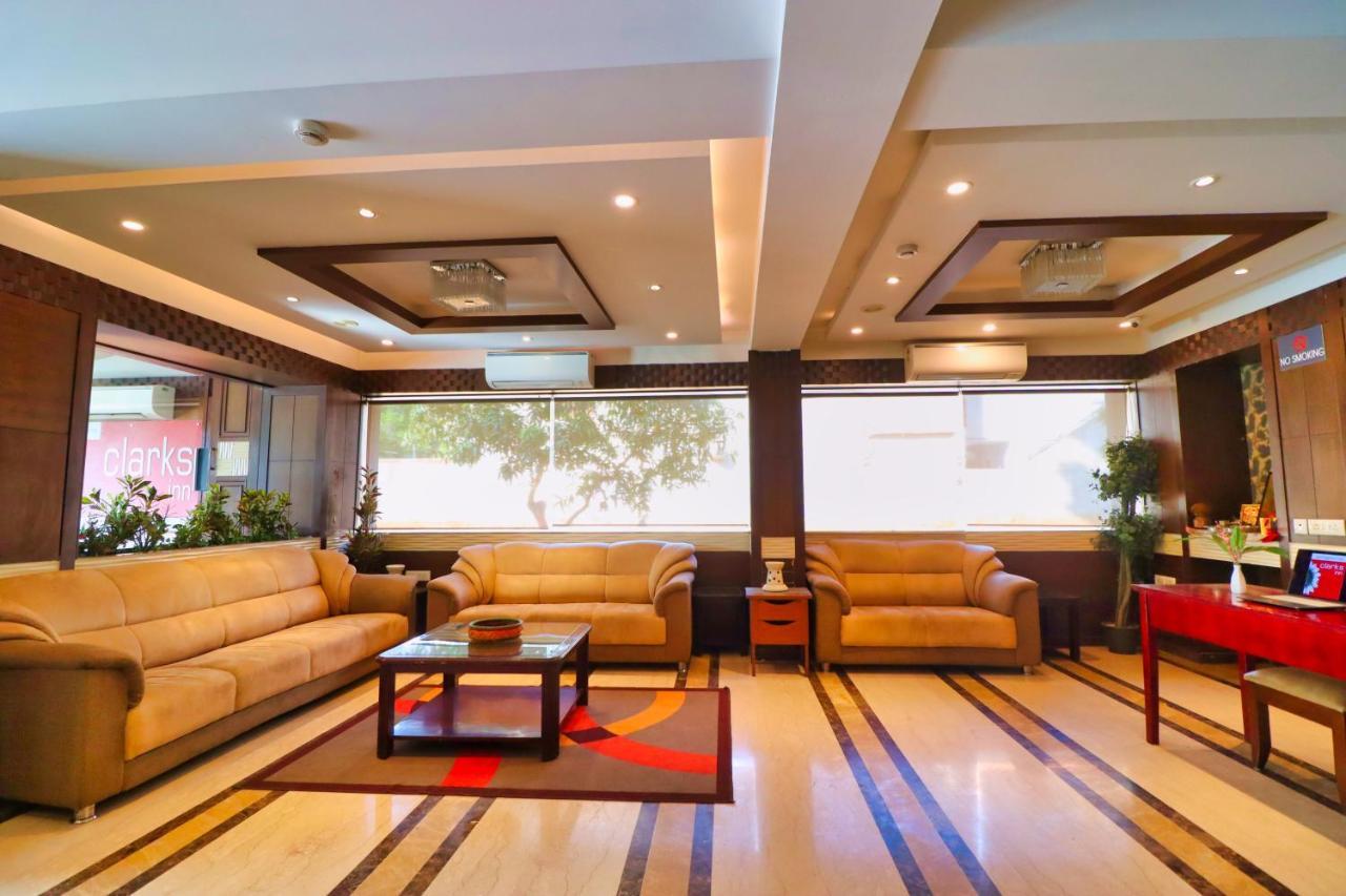 Crestmont Ashapurna Jaipur, Banipark Hotel Екстериор снимка