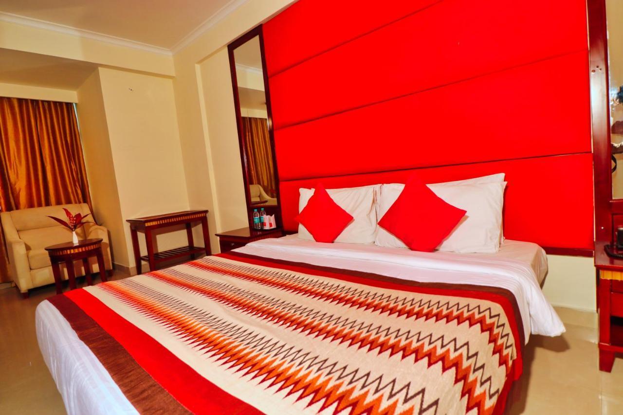 Crestmont Ashapurna Jaipur, Banipark Hotel Екстериор снимка