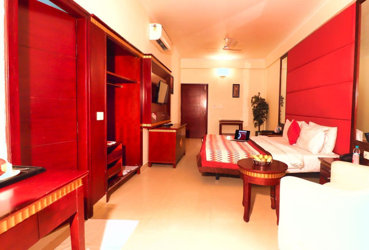 Crestmont Ashapurna Jaipur, Banipark Hotel Екстериор снимка