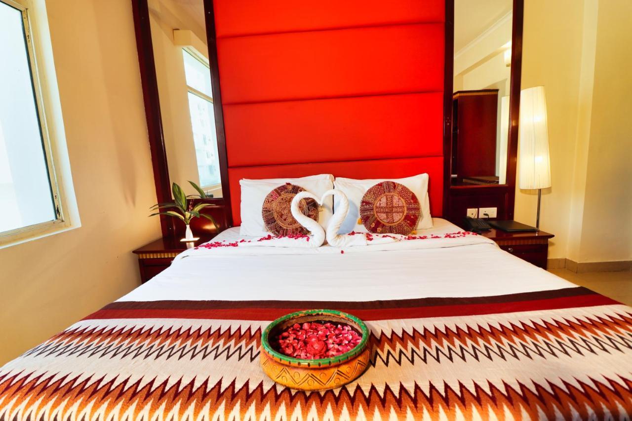 Crestmont Ashapurna Jaipur, Banipark Hotel Екстериор снимка
