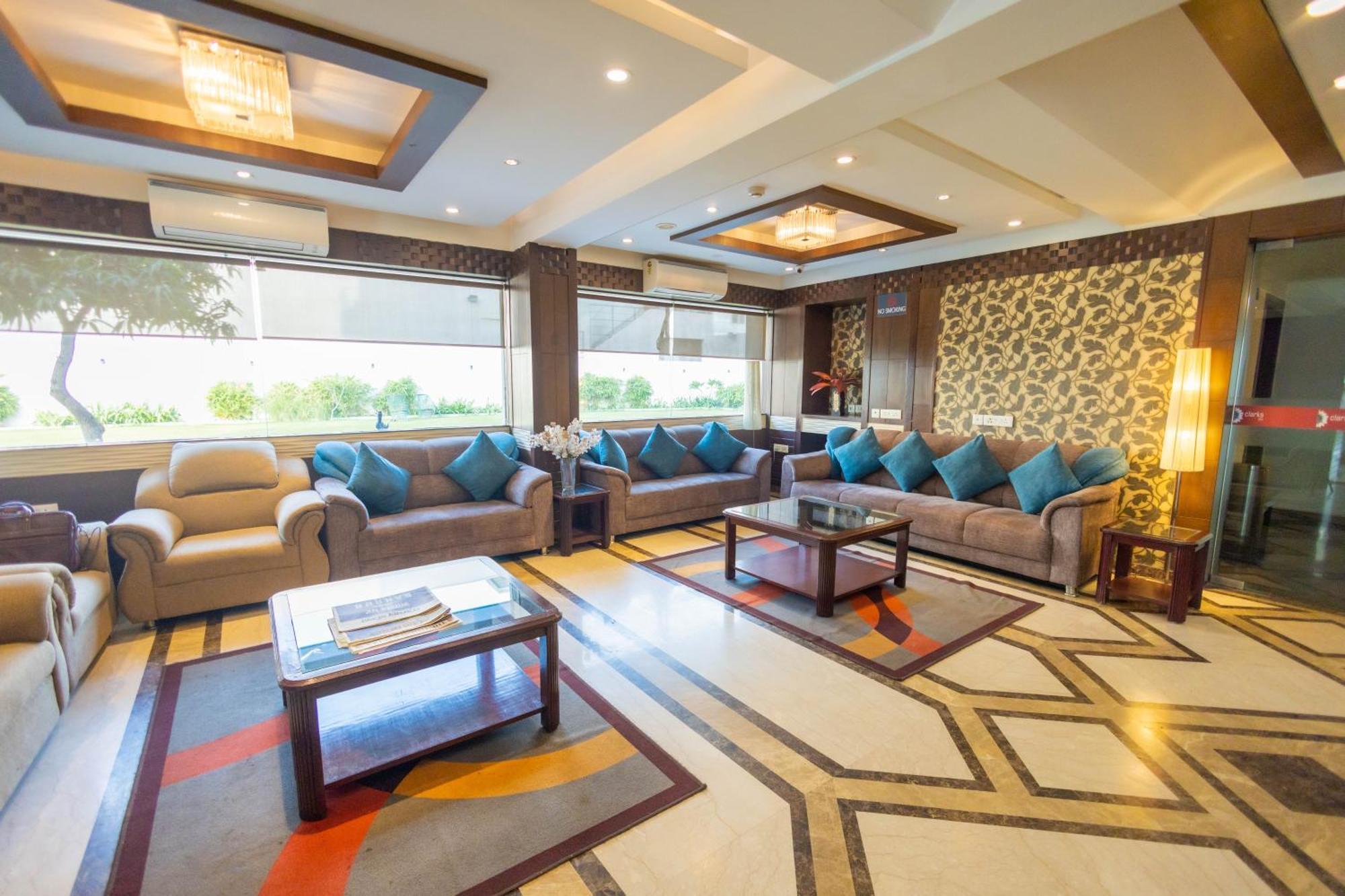 Crestmont Ashapurna Jaipur, Banipark Hotel Екстериор снимка
