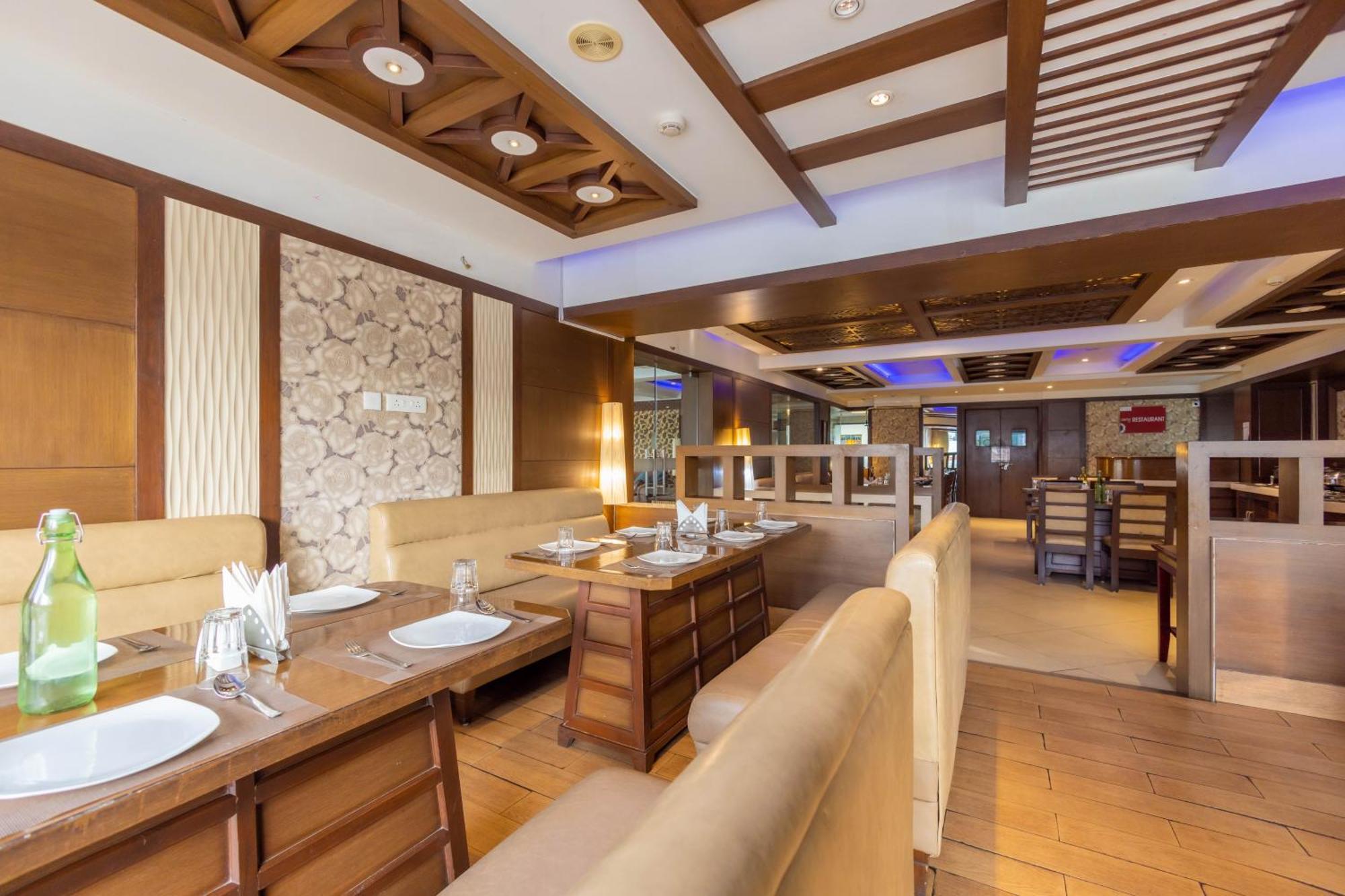 Crestmont Ashapurna Jaipur, Banipark Hotel Екстериор снимка