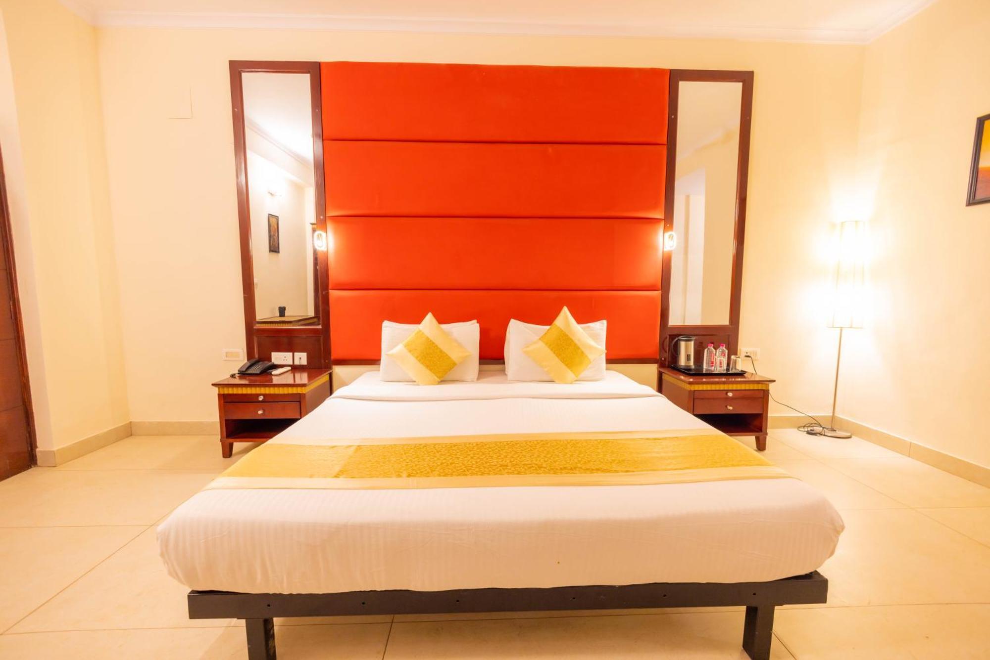 Crestmont Ashapurna Jaipur, Banipark Hotel Екстериор снимка