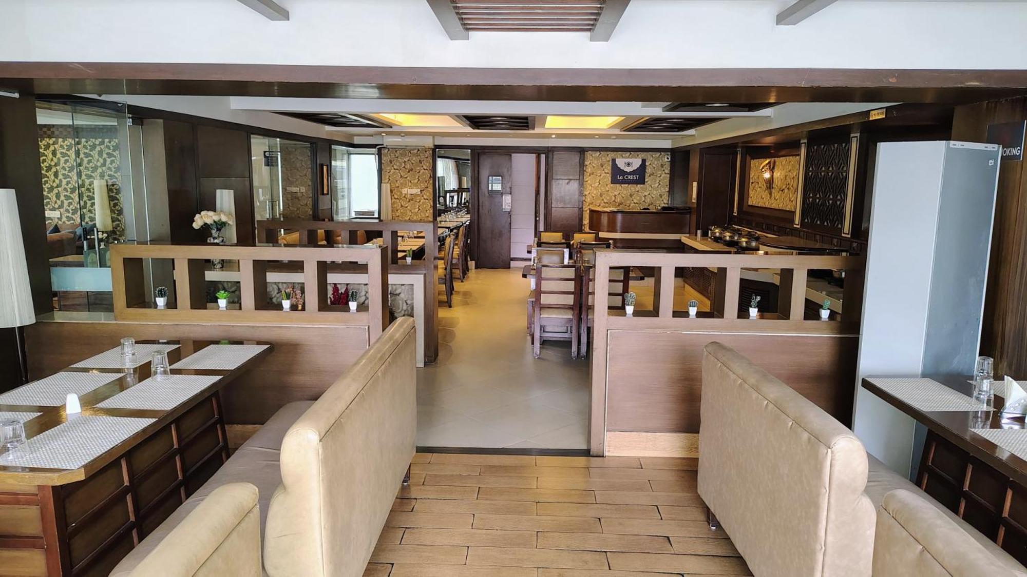Crestmont Ashapurna Jaipur, Banipark Hotel Екстериор снимка