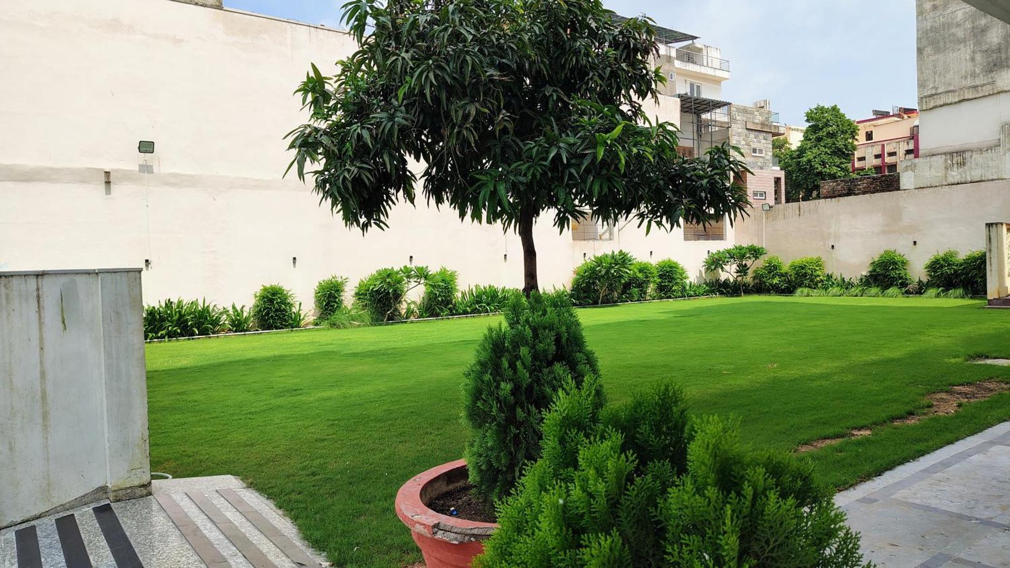 Crestmont Ashapurna Jaipur, Banipark Hotel Екстериор снимка