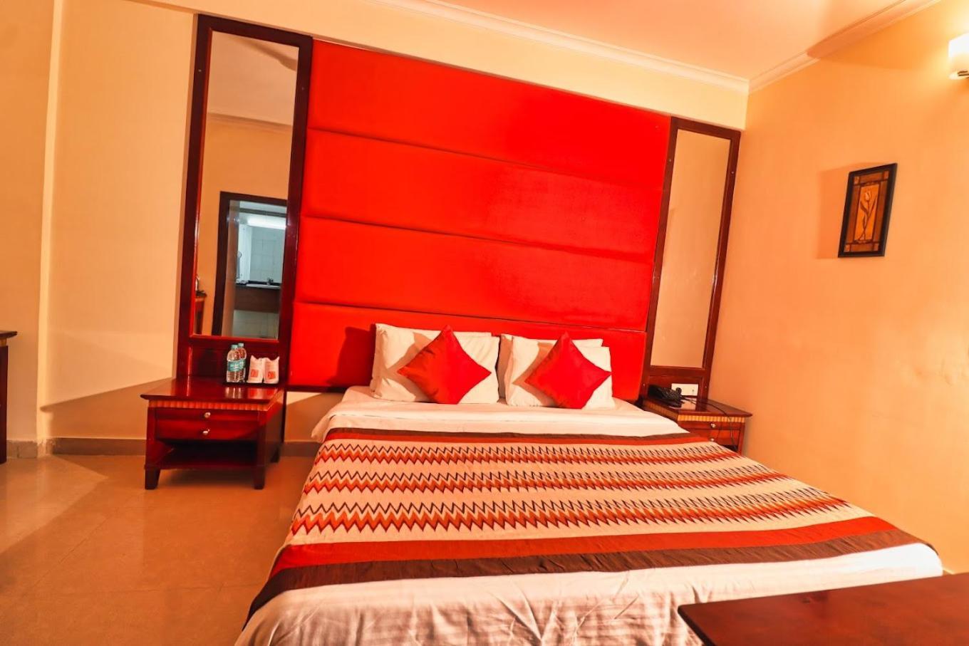 Crestmont Ashapurna Jaipur, Banipark Hotel Екстериор снимка