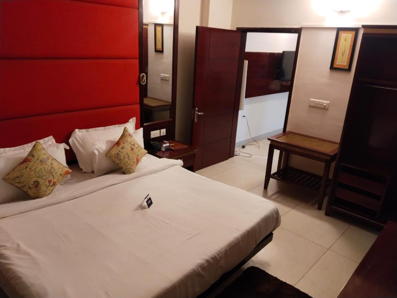 Crestmont Ashapurna Jaipur, Banipark Hotel Екстериор снимка